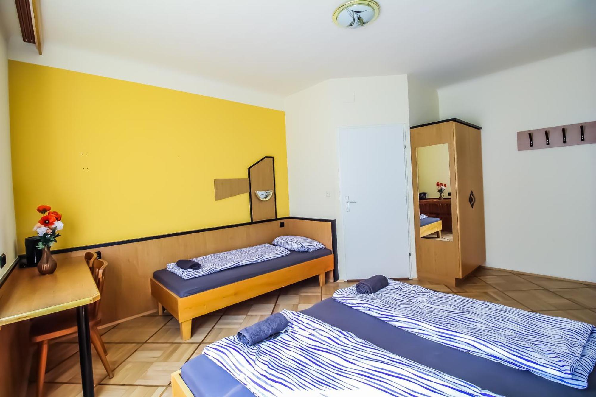 Cozy Rooms - U3 Hutteldorferstrasse Wina Bagian luar foto