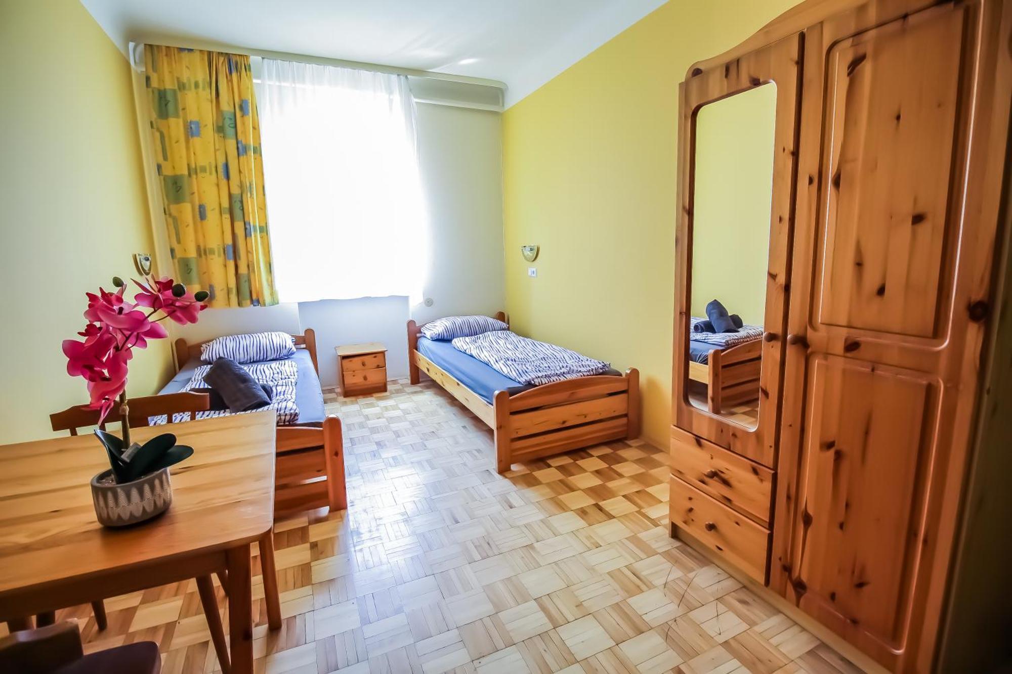 Cozy Rooms - U3 Hutteldorferstrasse Wina Bagian luar foto
