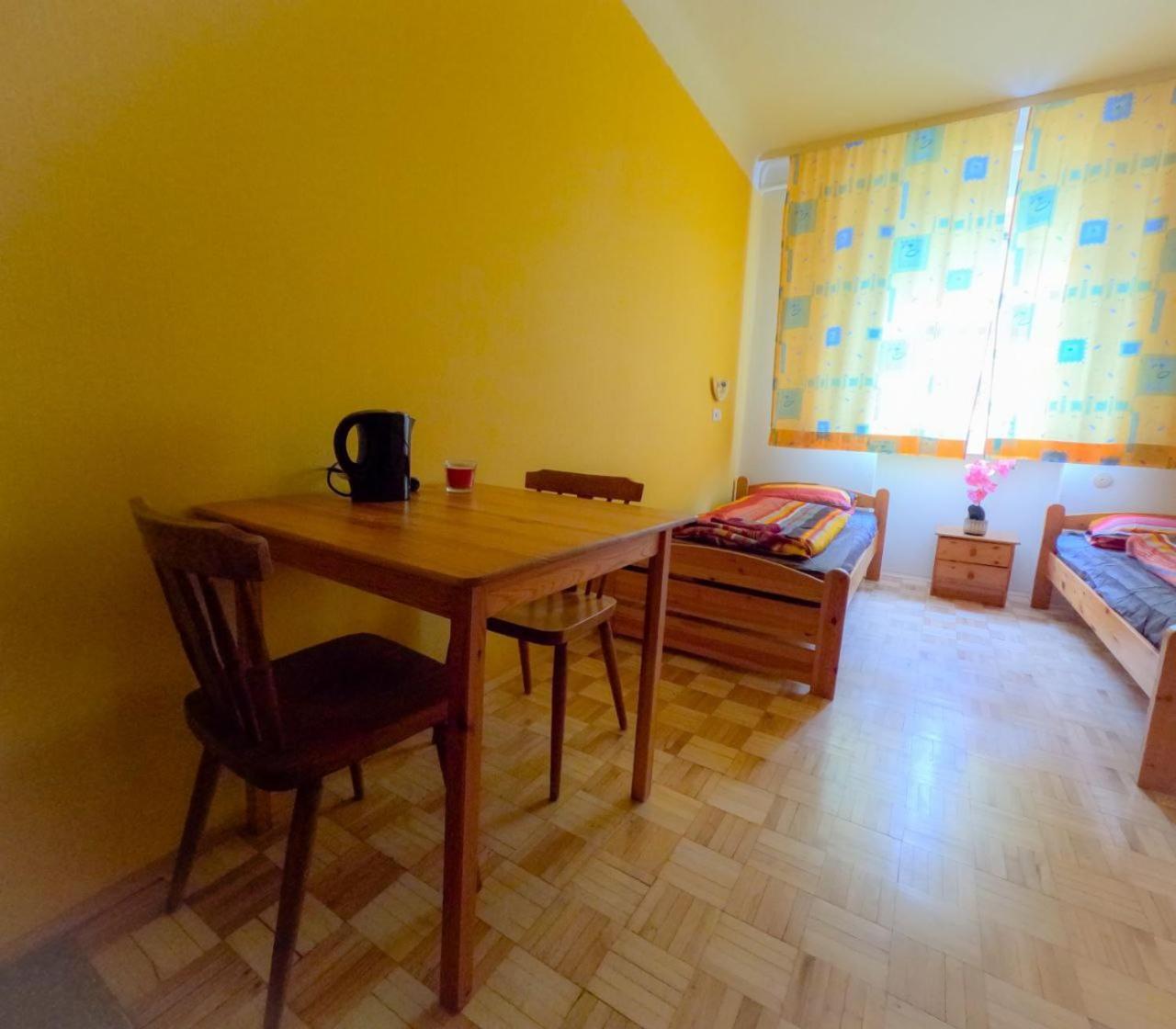 Cozy Rooms - U3 Hutteldorferstrasse Wina Bagian luar foto