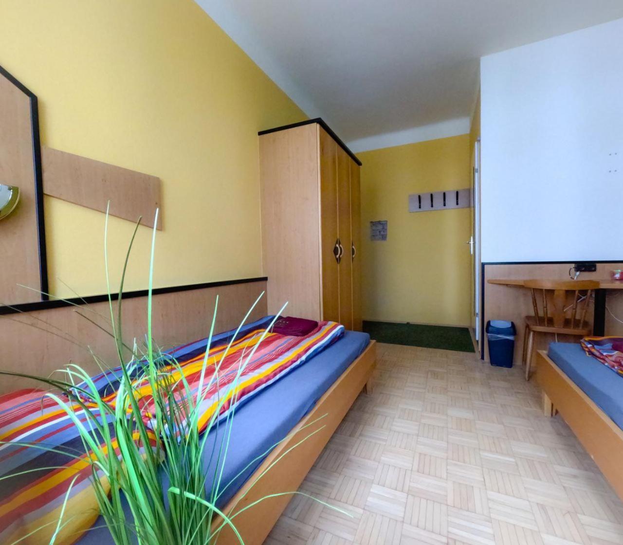 Cozy Rooms - U3 Hutteldorferstrasse Wina Bagian luar foto